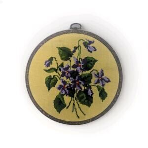 Round Framed Needlepoint Petit Point African Violets On Yellow France 7.75"